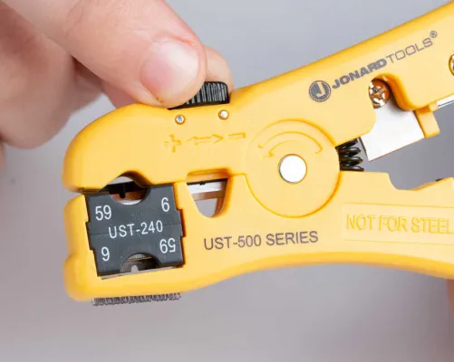 Jonard - UST-540 - Universal Strip Tool, RG59/6 Coax W&Wo Stop
