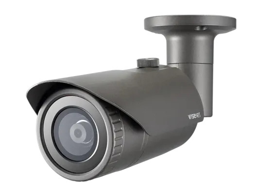 Hanwha - QNO-7012R - Wisenet Q network outdoor vandal bullet camera, 4MP @30fps, 2.8mm fixed focal lens (107°), triple codec H.265/H.264/MJPEG with Wisestream II, 120dB WDR, IR LEDs range 65', motion detection, tampering, defocus detection, hallway V